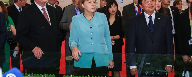 Bundeskanzlerin Angela Merkel besucht Volkswagen Werk im chinesischen Chengdu